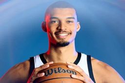 مکرون در شوک: نقشه ۸۰۰ ساله فرانسه برای ومبانیاما فاش شد؟! گاف باورنکردنی NBA جهان را به خنده واداشت!
