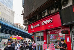 بحران در بازار موبایل: فریاد فروشندگان از دلار و رجیستری؛ کمر بازار شکست!