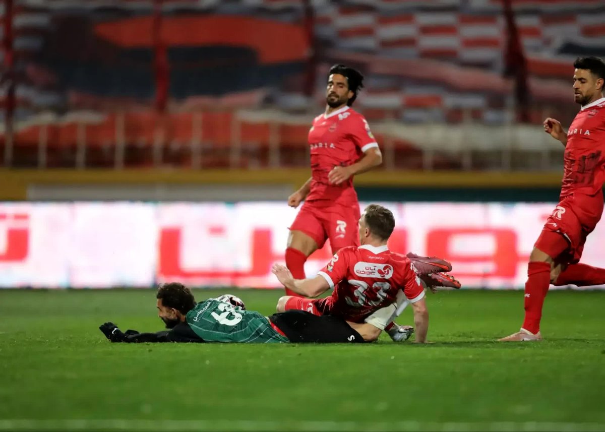 پنالتی جنجالی علیه پرسپولیس: آیا داور فریب خورد؟