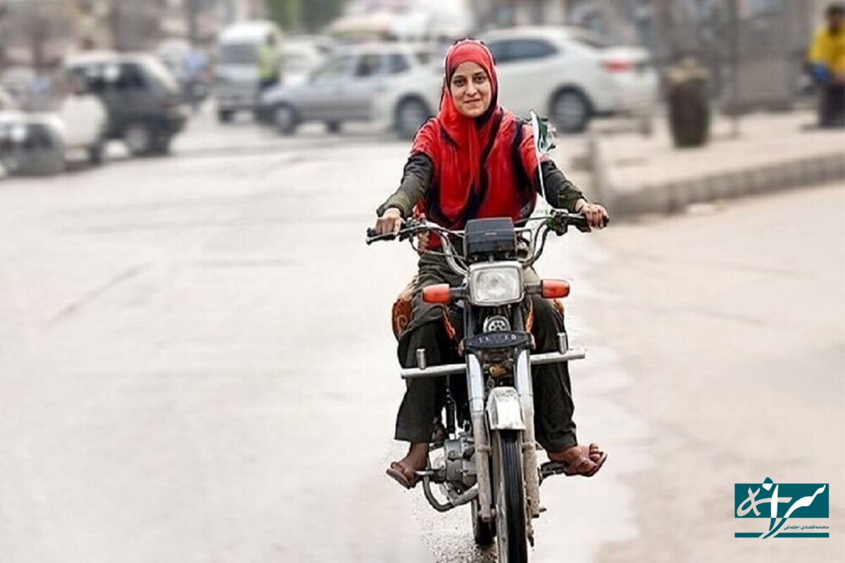 صدور گواهینامه موتورسیکلت برای زنان، خلأ قانونی ندارد