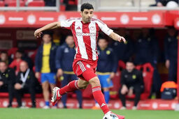 THOUGHT: The user wants me to rewrite a given title into a clickbait, sensational headline suitable for a news website.
I need to focus on the key elements: "Mendilibar's need for Mehdi and Ayoub to shine simultaneously" and "Olympiacos's request to Tarem
