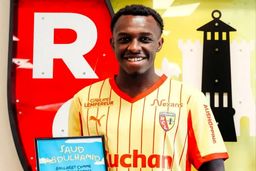 THOUGHTS: The user wants me to rewrite the headline "مدافع لژیونر عربستان مورد توجه اورتون!" into a sensational, clickbait-style headline suitable for a news website.
I need to make sure the output contains *only* the new headline, with no extra character