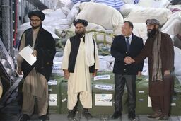 زلزله‌زدگان افغانستان در آستانه زمستان؛ قزاقستان با کمک ۱۸ تنی از راه رسید؟