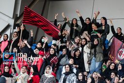 زنان در ورزشگاه امام رضا (ع) مشهد؛ تاریخی که دوباره تکرار شد!