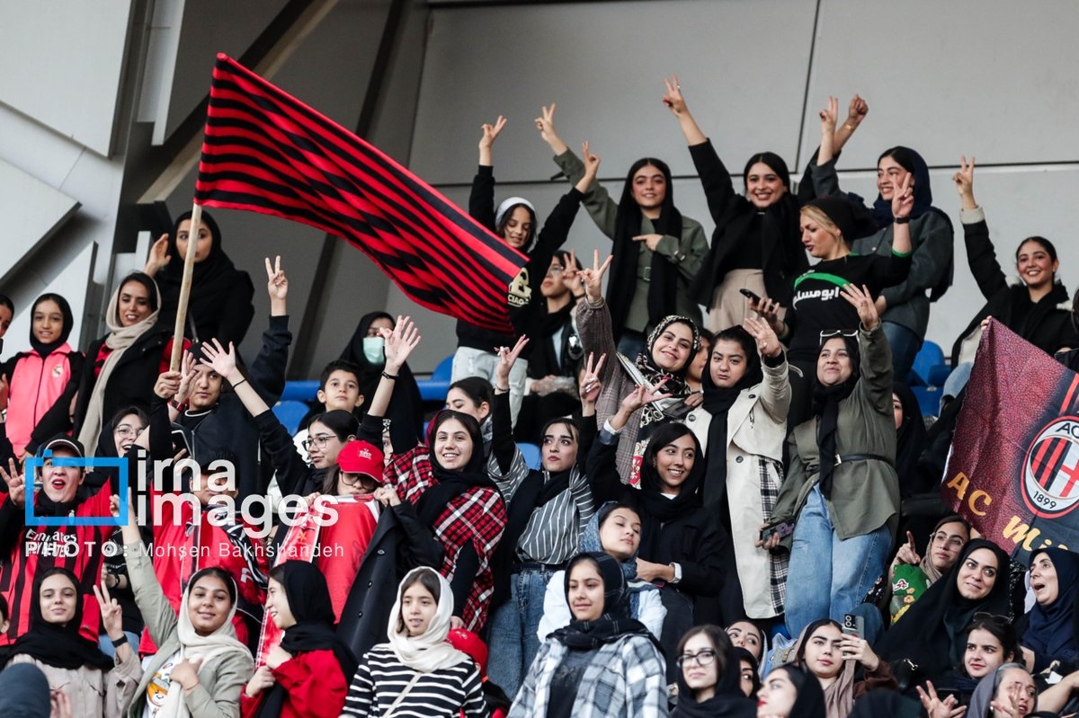 زنان در ورزشگاه امام رضا (ع) مشهد؛ تاریخی که دوباره تکرار شد!
