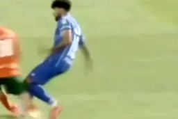 فلاح اخراج! / رسوایی VAR: داور کور بود یا چشم‌بسته؟ فریاد شبانه مس!