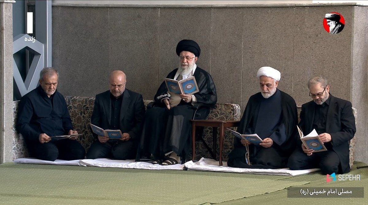 فوری / اولین عکس از حضور رهبر انقلاب در مصلی تهران