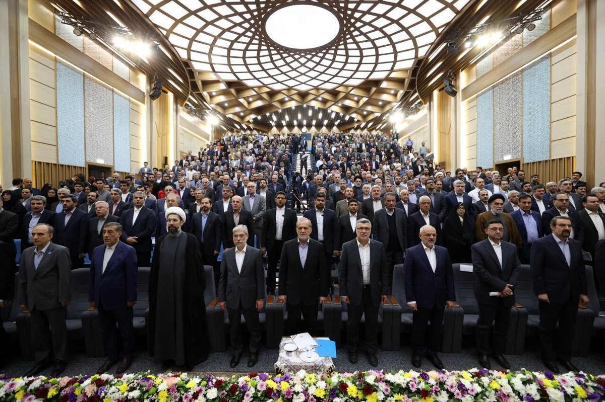 پزشکیان با این کار دانشجویان دانشگاه تهران را متعجب کرد