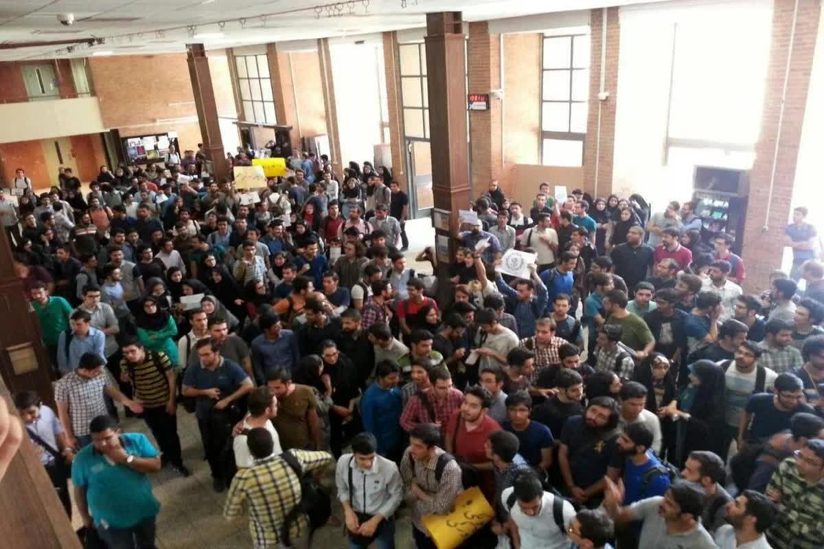 رسوایی ادامه دارد: ۹ دانشجوی بازداشتی همچنان پشت میله‌ها!