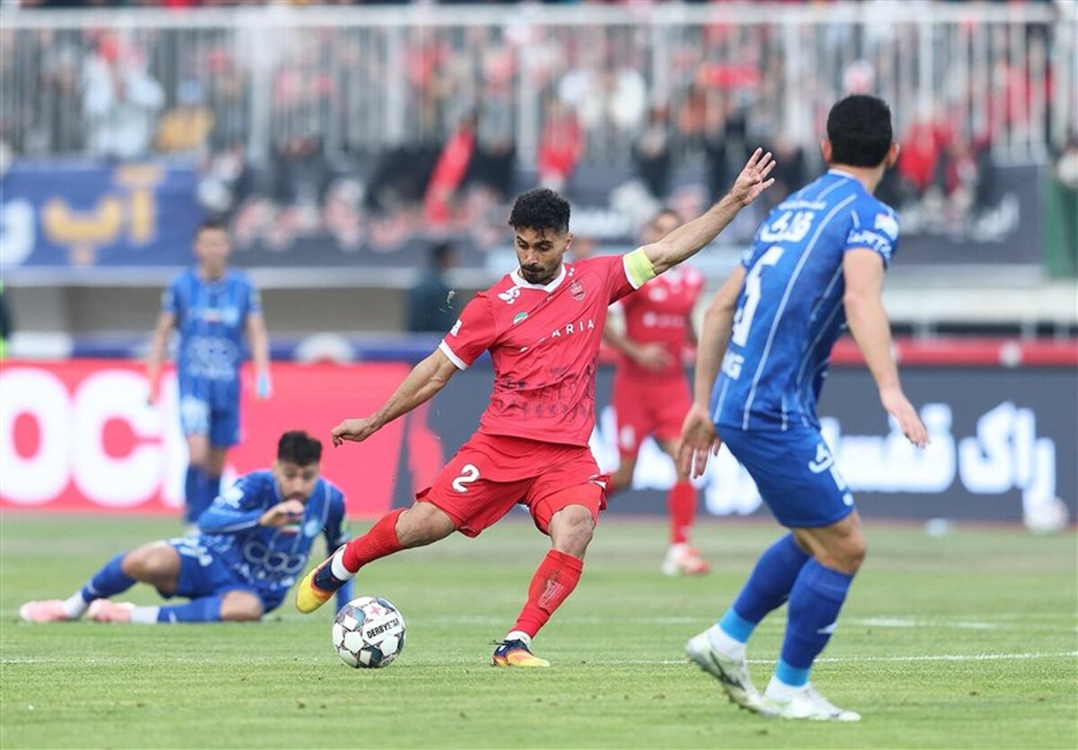 دربی جنجالی: طوفان سرخ یا آبی؟ پرسپولیس و استقلال در نبردی نفس‌گیر!