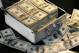 حراج دلار در کف بازار / فروشندگان دلار خریدار ریال شدند!