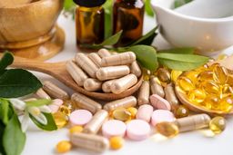 پشت پرده ممنوعیت جنجالی واردات مکمل؛ چه کسی سود می‌برد؟