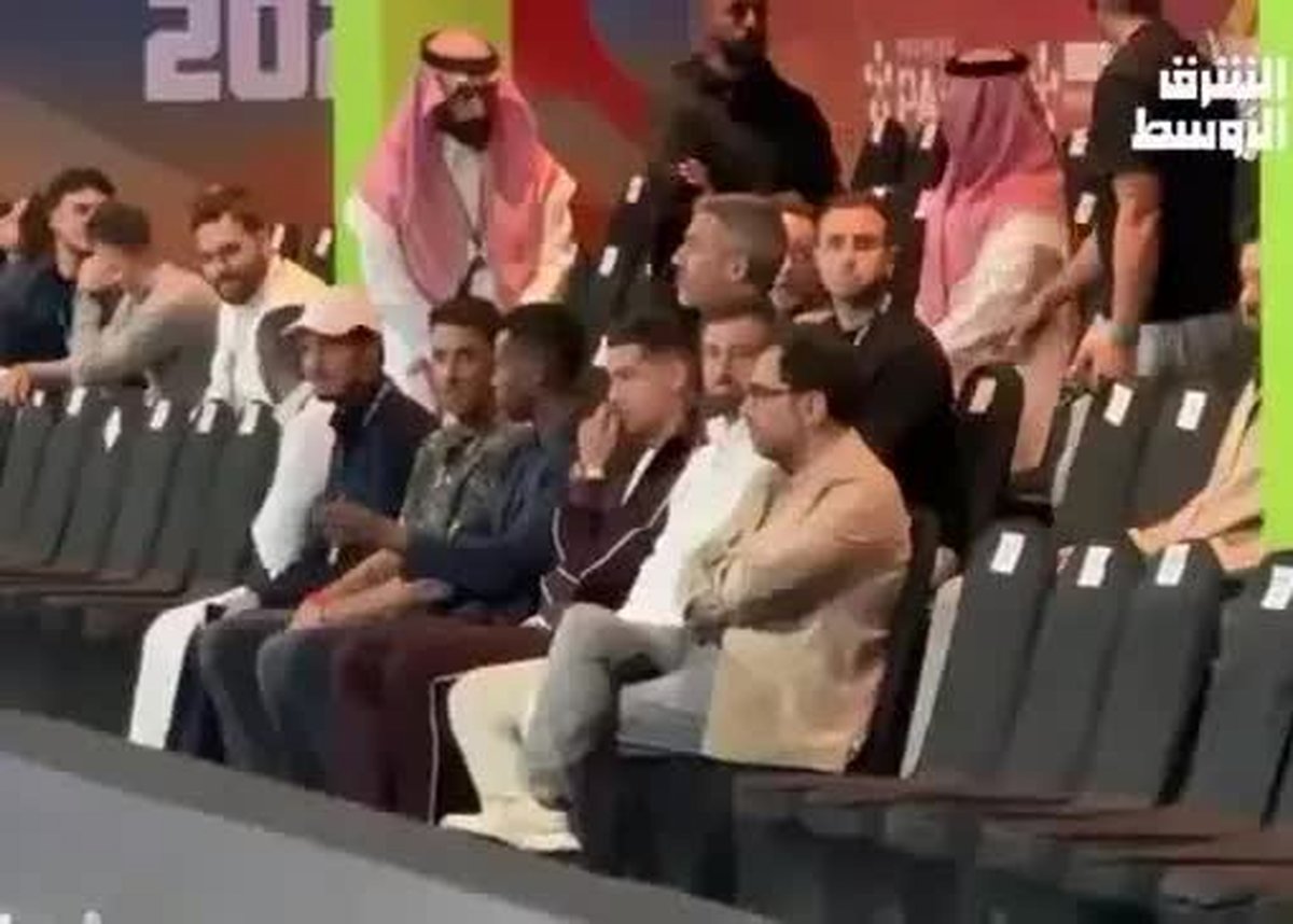فاش شد: رونالدو در میانه مسابقات پدل، بی‌قرار تماشای بازی النصر! (عکس)