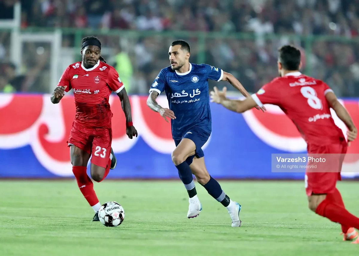 پشت پرده بازی جنجالی گل‌گهر و پرسپولیس: چرا هواداران محروم شدند؟