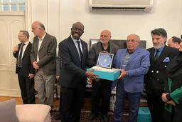 پشت پرده دیدار تاج و ترابیان در سفارت اروگوئه؛ آیا حسن روشن راز بزرگی را فاش می‌کند؟ (عکس)