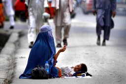 فاجعه در افغانستان: سازمان ملل هشدار داد؛ ۹۰ درصد خانوارها در آستانه مرگ گرسنگی و فقر مطلق!
