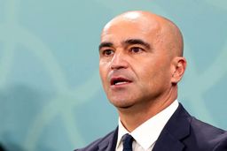 بمب خبری منچستریونایتد: روبرتو مارتینز، سرمربی پرتغال، جانشین میکل کریک! تصمیم پشت پرده غول انگلیسی چیست؟