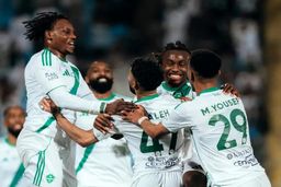 گل‌به‌خودی رسوایی‌آور: الاهلی صدر را از النصر قاپید!