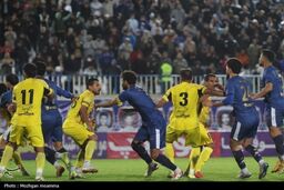 THOUGHT: The user wants me to rewrite a given title into a clickbait-style headline suitable for a news website.
The original title is: "مذاکره فجر سپاسی با مرادمند و شریفی/ رونمایی باشگاه از 5 خروجی" (Fajr Sepasi negotiation with Moradmand and Sharifi / 