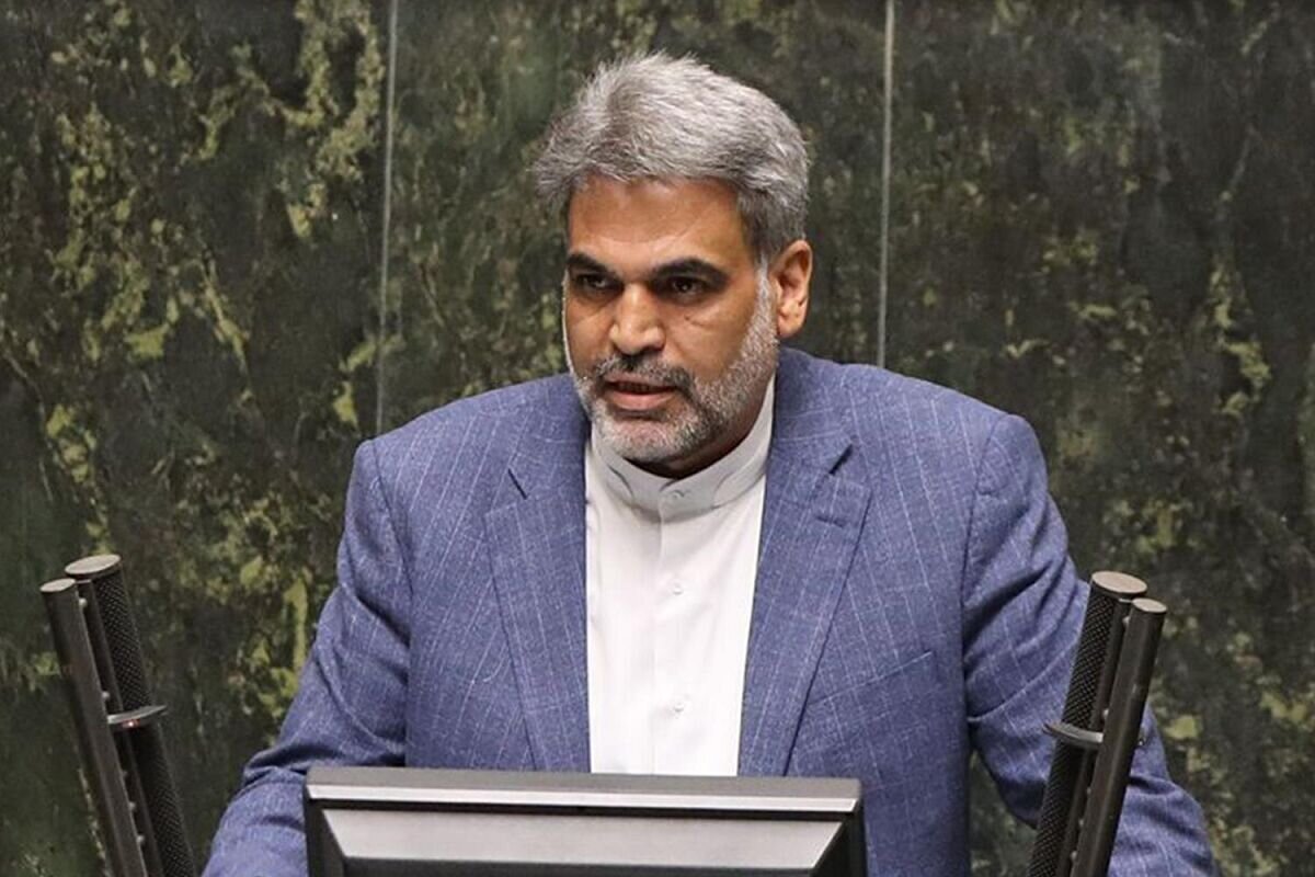 شوکه‌کننده: نماینده مجلس از یک «جلسه بی‌خود» پرده برداشت که دلار را ۲ هزار تومان گران کرد!