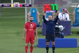 THOUGHT: The user wants me to rewrite the title "مهرداد محمدی و یک شروع دوباره در تراکتور" into a sensational headline for a news website.
I need to make it catchy, intriguing, and perhaps a bit dramatic, as often seen in news headlines aiming for clicks.