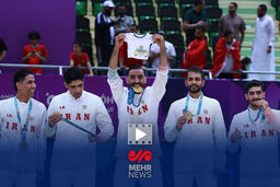 افشاگری تکان‌دهنده: احمدعباسی با لباس پسرش، جشن طلایی را برگزار کرد!