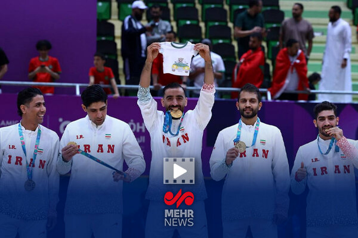 افشاگری تکان‌دهنده: احمدعباسی با لباس پسرش، جشن طلایی را برگزار کرد!