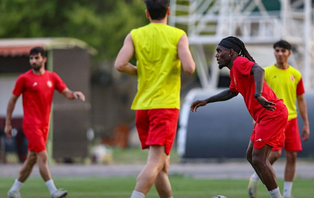 دروغ مضحک بازیکن جنجالی پرسپولیس: بهانه سرما برای فرار از تمرین لو رفت!