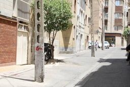 تیرهای چراغ برق مزاحم در تهران جابه‌جا می‌شوند