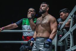 جنون یا نبوغ؟ امیر علی‌اکبری، قهرمان کشتی، در رینگ بوکس آماتور!