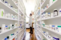 مجوز داروخانه با یک کلیک: آیا سازمان غذا و دارو سلامت جامعه را به حراج گذاشت؟