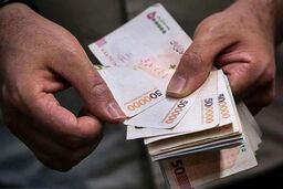 فشار جدید بر مردم در بودجه ۱۴۰۵: بنزین، ارز و نان زیر تیغ گرانی