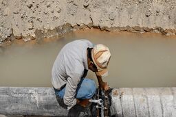 آب‌دزدی در روز روشن 